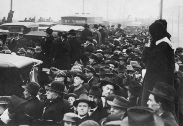 Crowd on East St. Louis side of MacArthur bridge